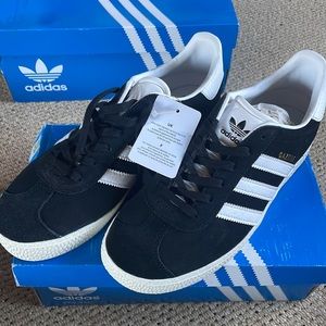 NEW IN BOX - Adidas Gazelle J sneakers - youth 5 1/2